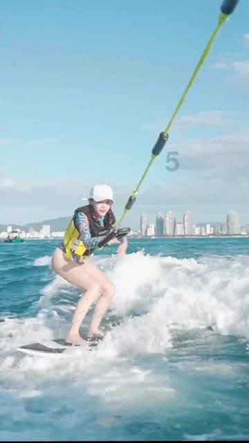 冲浪女孩逃脱